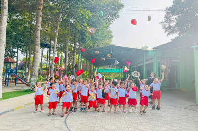 Trường Mầm non Minh Tân tổ chức cho trẻ 5 tuổi tham quan, trải nghiệm tại Trường tiểu học Minh Tân