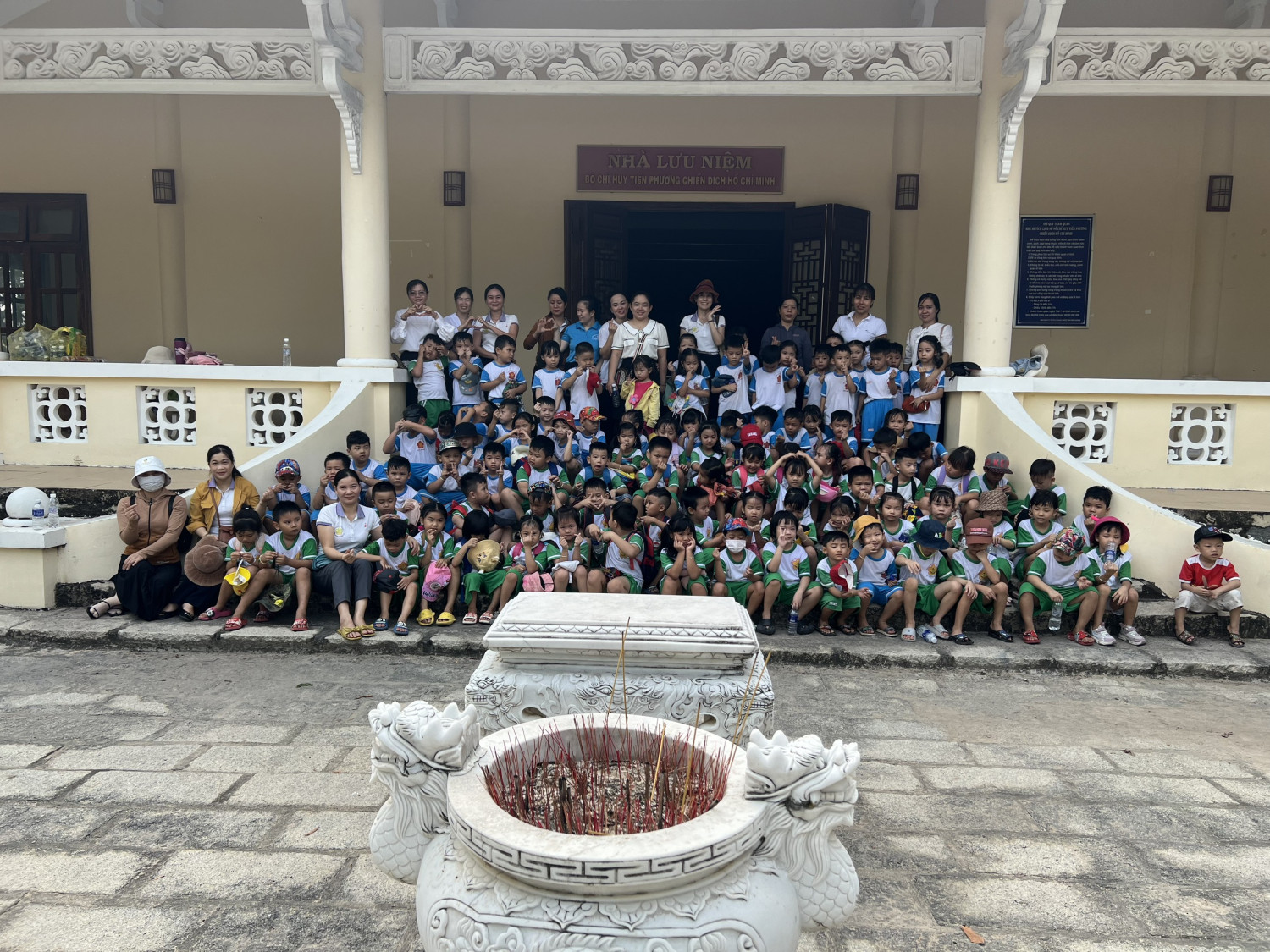 Trẻ 5 tuổi tham quan di tích lịch sử địa phương ( Khu di tích Chiến dịch Hồ Chí Minh) và tham quan tại trường tiểu học Minh Tân